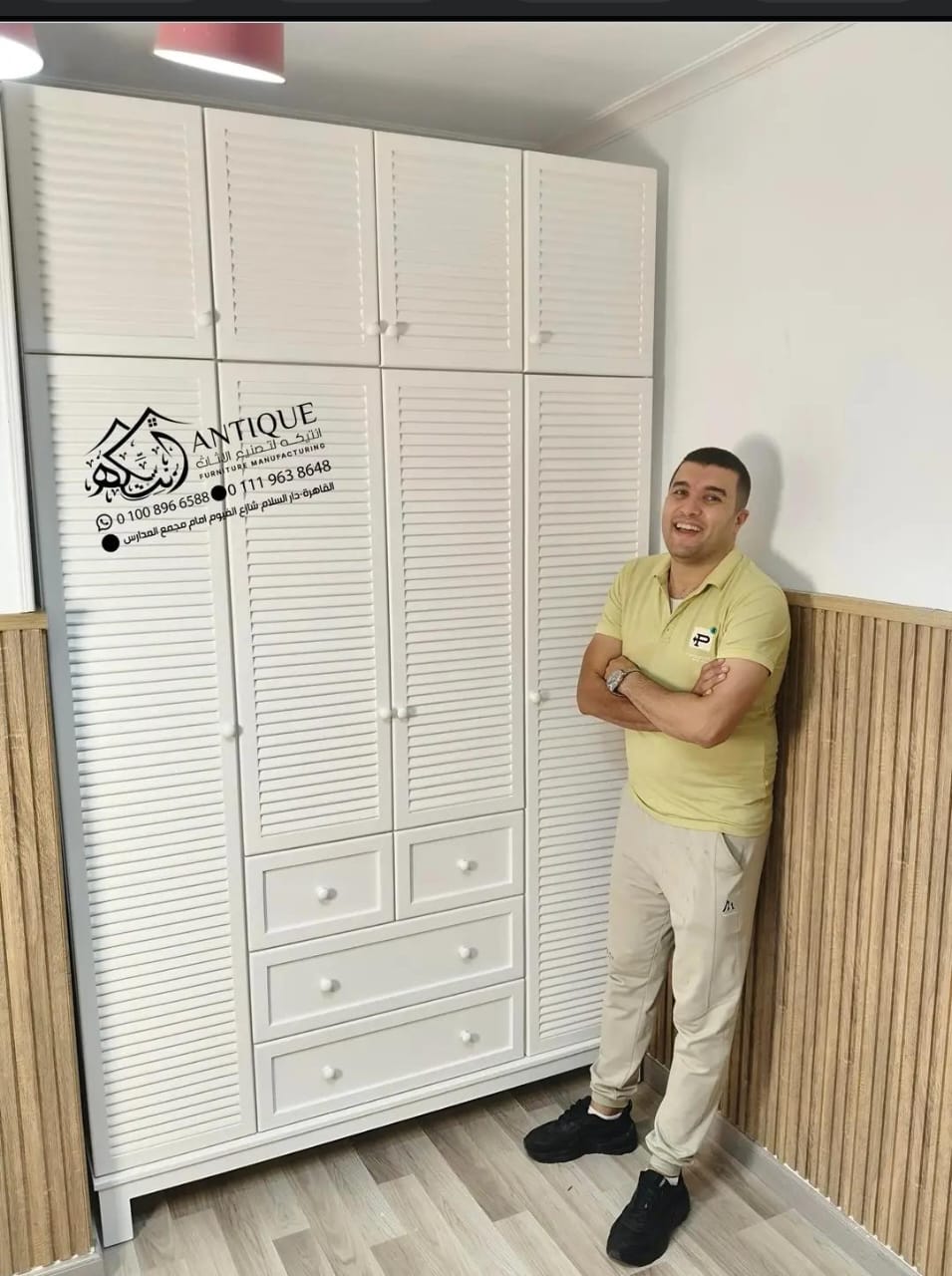 مكتب مدير فخم من الخشب الداكن